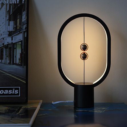 Lampka nocna z lewitującą kulą - nastrojowe światło do relaksu